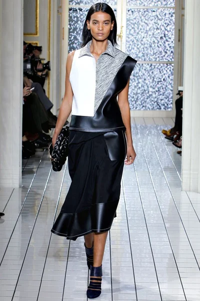 Look 10